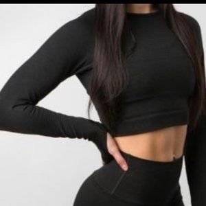 Alphalete Revival Long Sleeve Crop Top - Black